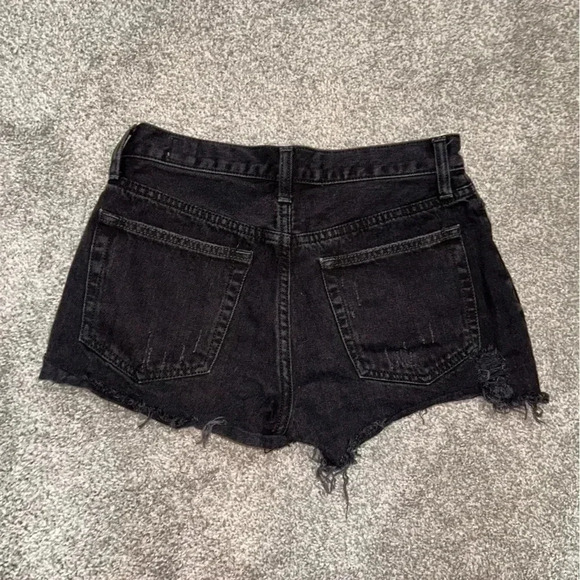 We  The Free Shorts - Picture 2 of 6